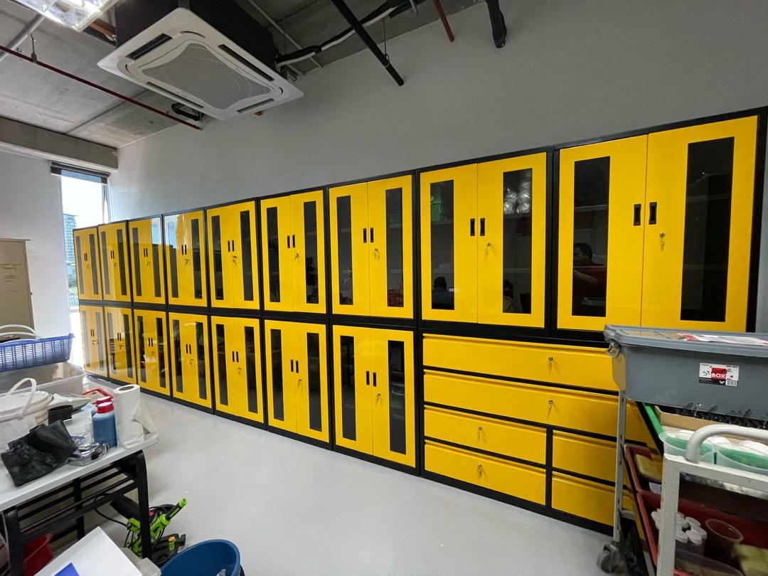 Customized Yellow Cabinet Showcase